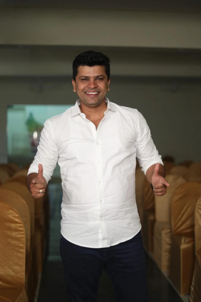 Mohanish Joshi, host of The Chat Cart